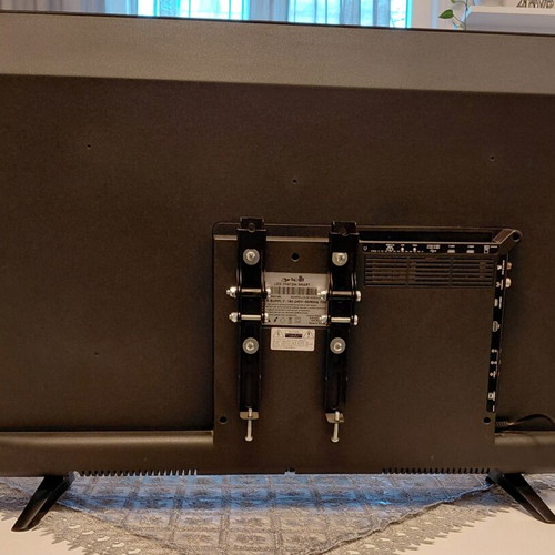 Arielli LED 39" HD Ready TV like new, model 39AT204