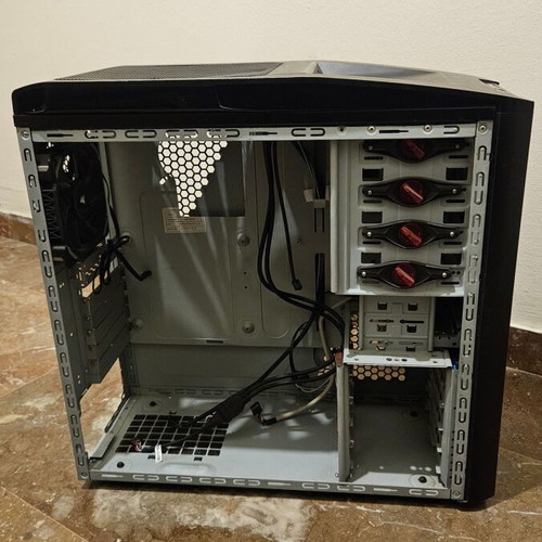 Thermaltake V9 Retro Gaming PC Case used with USB 3.0