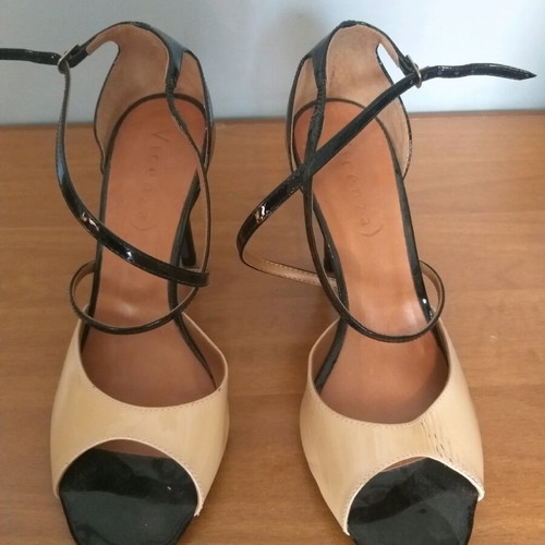 Vicenza patent leather sandals like new, beige and black, size 39