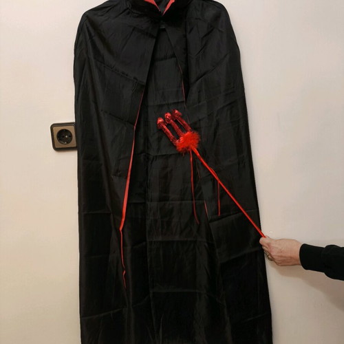 Dracula costume with wig and staff like new, carnival