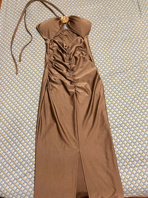 Fitted dress with front slit and halter neck, brown