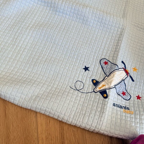 Baby bedding set and piqué blanket like new