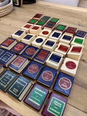 Deagostini small library used, pack of 40 volumes