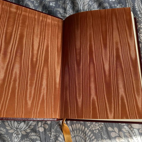 Leather-bound book The Picture of Dorian Gray new