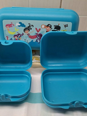 Twin set new, ideal for school and organization
