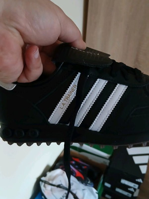 Παιδικά αυθεντικά Adidas αθλητικά παπούτσια καινούργια, μαύρα, μέγεθος 38 με δώρο κάλτσες