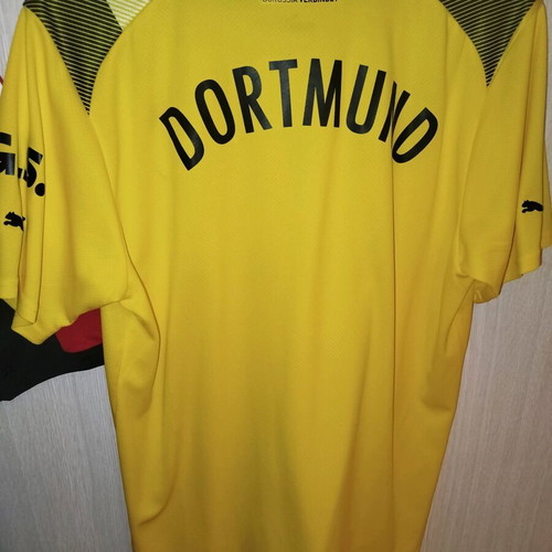 Borusia Dortmund jersey size Large like new