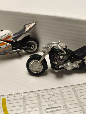 Motorcycles used, pack of 2, chopper and racing, 12cm each