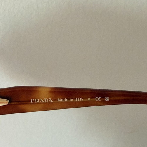 Prada sunglasses like new, brown