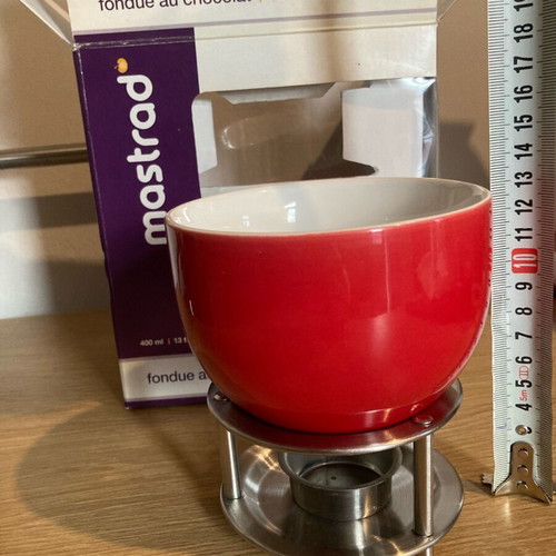 Mastrad chocolate fondue like new with gift cake mold