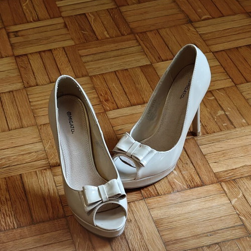 Migato Peep Toe Heels size 39, like new, nude color