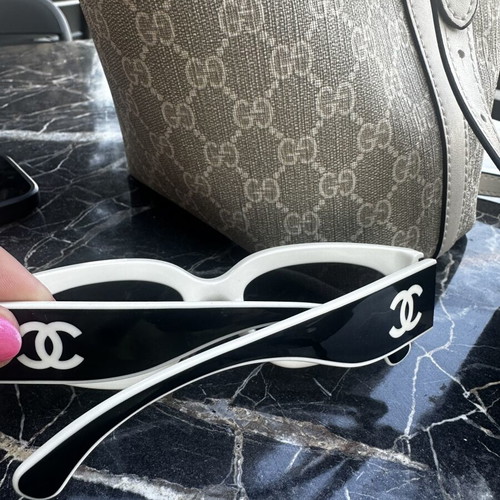 Chanel sunglasses like new, black and white