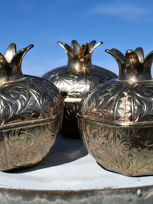 Vintage Acar decorative pomegranate-shaped boxes used, set of 3