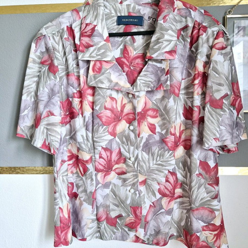 Vintage shirt like new with floral pattern and shoulder pads, size S-M