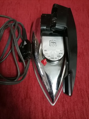 Vintage travel iron in excellent working condition 1970