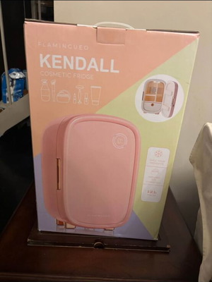 Mini Kendall Retro Flamingueo Cosmetic Fridge like new
