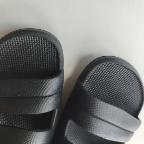 Reef Oasis men's slides black like new, size USA 8 (40-41)