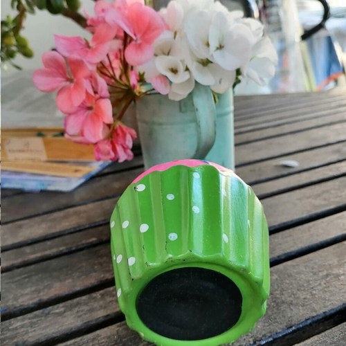 Cupcake coin bank like new with plastic stopper