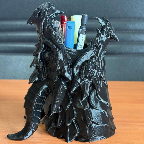 Dragon Head Pen Holder like new, aggressive desk organizer
