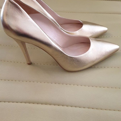 Mark Milan pumps new, size 41, gold color