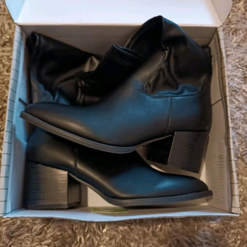 Knee-high boots new, black, size 40