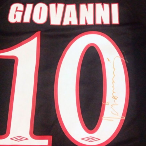 Giovanni Silva de Oliveira The Legend signed collectible jersey like new