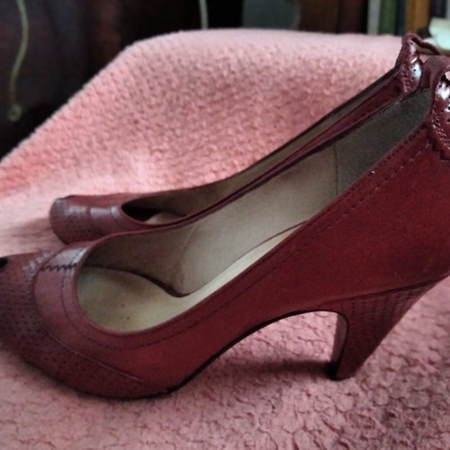 Diesel pumps authentic burgundy red size 40 like new