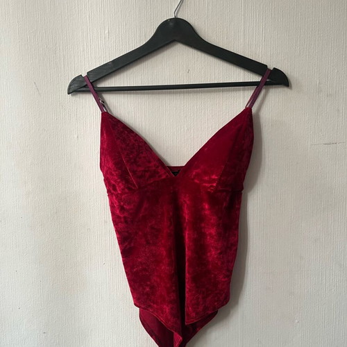 Velvet bodysuit like new, red, no s-m