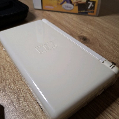Nintendo DS Lite White like new with new battery and game