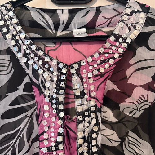 Doca women's blouse like new, black and pink, semi-transparent weave