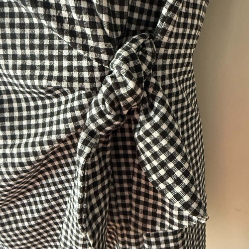 Elle women's blouse size M like new, black and white