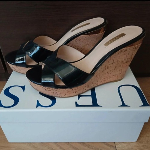 Guess platform shoes like new, size 36, black patent