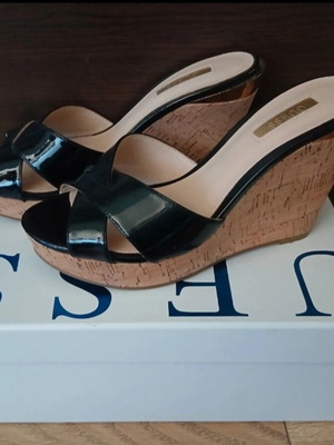 Guess platform shoes like new, size 36, black patent