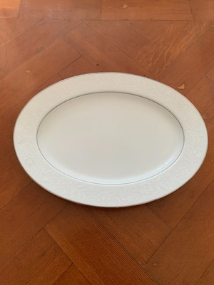 Noritake platter in almost like new condition with minimal scratches