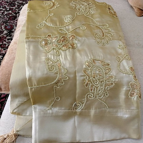 Turkish table linens like new, set of 2, hand embroidered