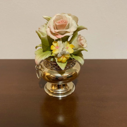 Vintage Capodimonte vase with flowers, new, 10 x 7 cm