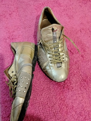Δερμάτινα γυναικεία αθλητικά παπούτσια μεταχειρισμένα, νούμερο 40, χρυσαφί με στρας