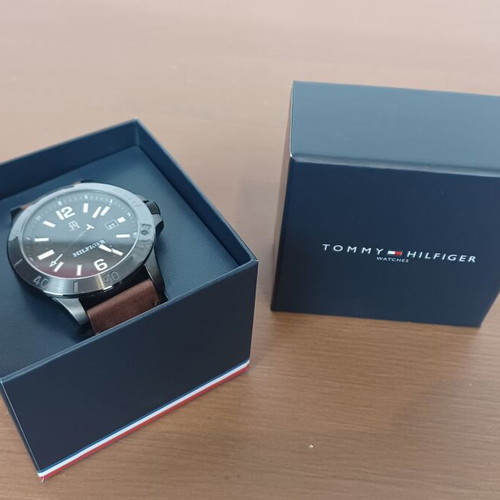 Tommy Hilfiger Ryan Brown wristwatch leather strap like new