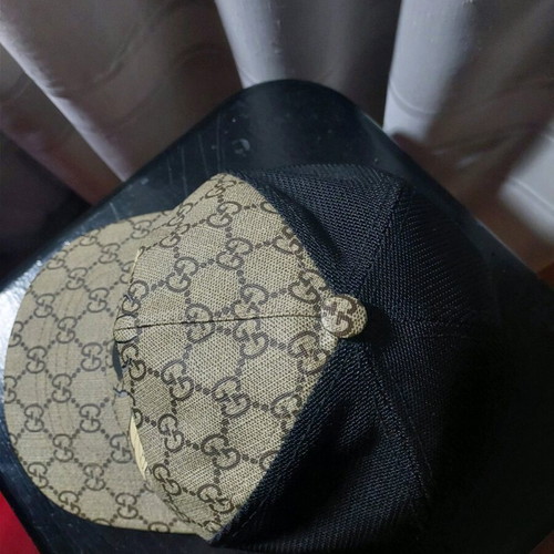 Gucci GG Supreme cap with bee, like new, made in Italy