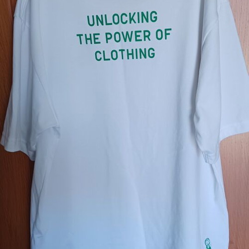 Uniqlo T-shirt limited-edition Doraemon anime, like new, XS