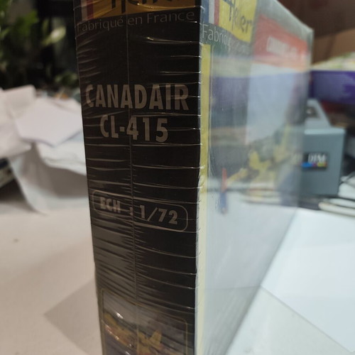 Heller Canadair CL-415 model kit 1/72 scale