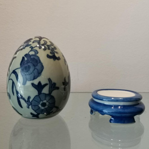 Porcelain egg used with blue designs and stand