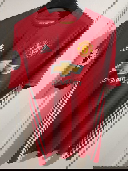Πωλείται αυθεντική εμφάνιση Manchester United.