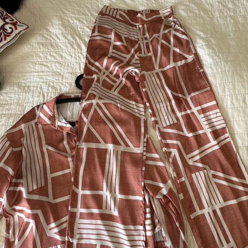 Set of pants with shirt new, pink and gold