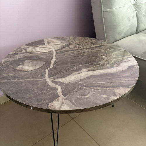 Coffee table with marble design like new