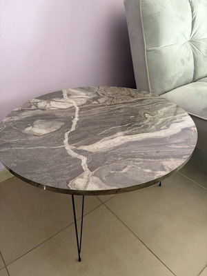 Coffee table with marble design like new