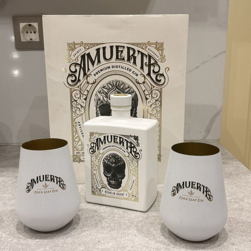 Carafe set with 2 glasses in case like new, ideal for decoration