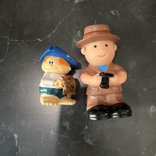 Photographer and Captain figures
