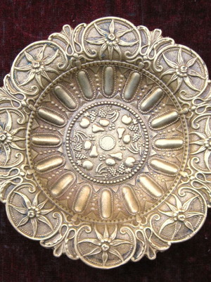 Bronze fruit bowl used, solid with beautiful craftsmanship