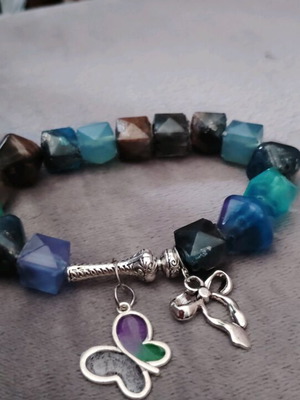 Bracelet with beads and elastic new with metal elements
